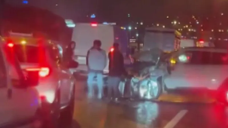 TEM'de Zincirleme Kaza! 17 Araç Birbirine Girdi, Trafik Felç!