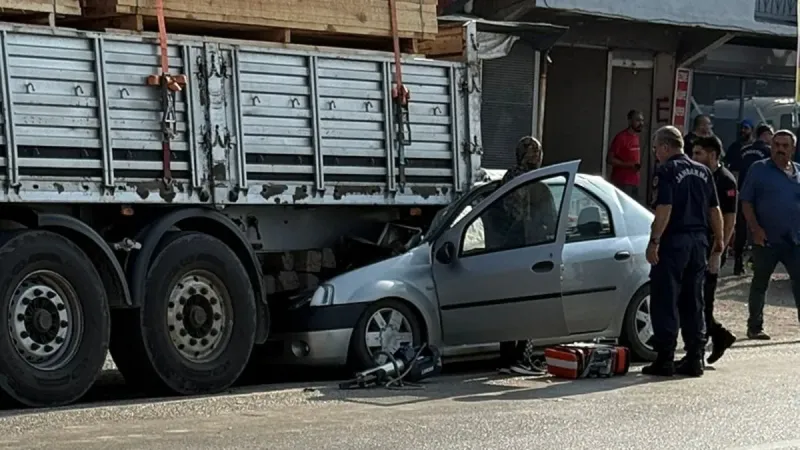 Feci Kaza! Tıra Çarpan Otomobil Sürücüsü Hayatını Kaybetti!