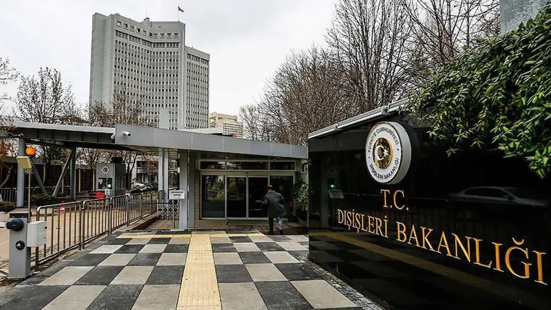 Avusturya'da Okul Saldırısı: Türkiye'den Taziye Mesajı! Şoke Eden Detaylar