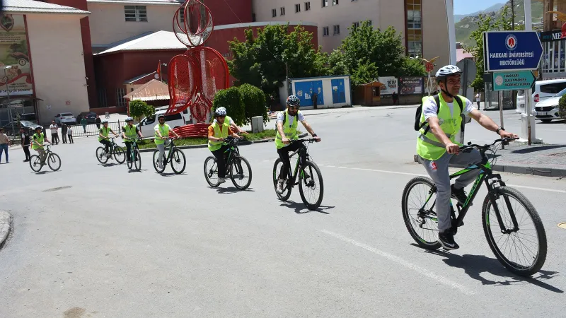 Van ve Hakkari'de Yeşilay'dan Bisiklet Şöleni! Bağımlılığa Pedal Çevrildi