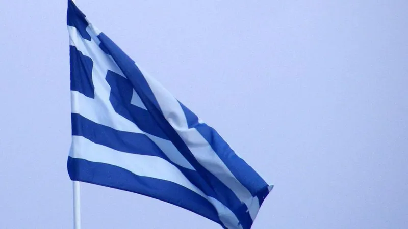 Yunanistan'da aşırı sağcı partiden 3 kişinin milletvekilliği düşürüldü